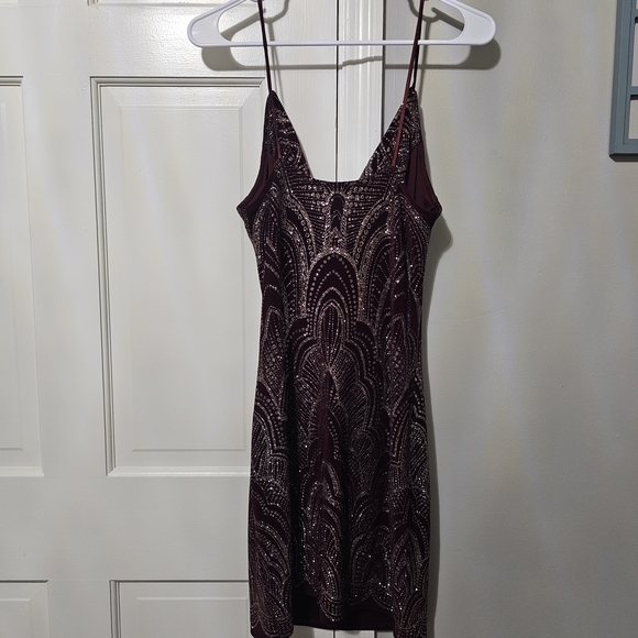 Jump Burgundy and Gold Patterned Dress - Picture 3 of 4